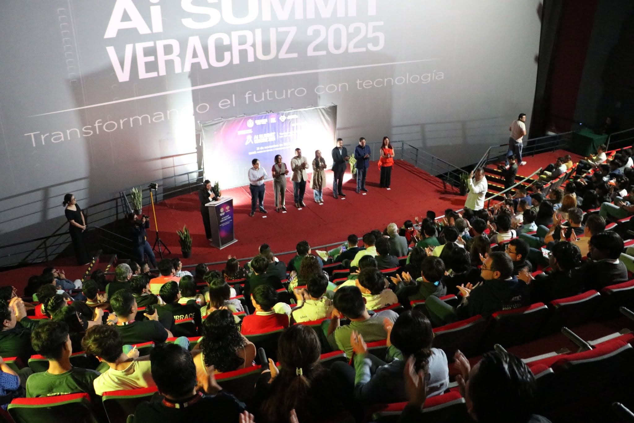 Asistentes en el AI Summit Veracruz 2025
